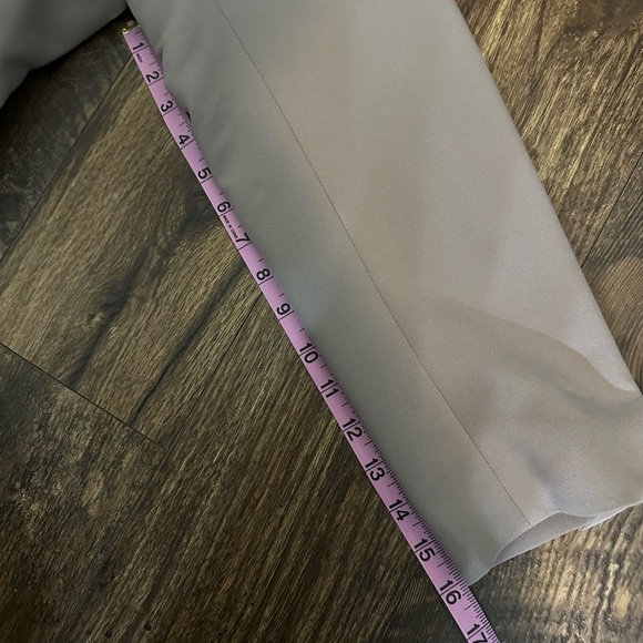 Women’s H&M Single Breasted blazer color greige large - Picture 9 of 11